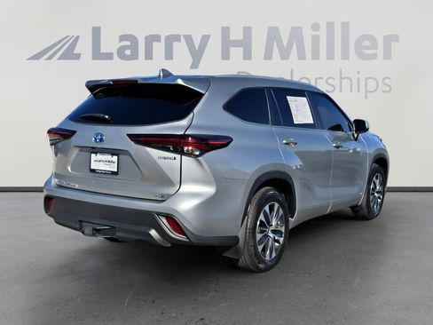 Used 2024 Toyota Highlander XLE image 5