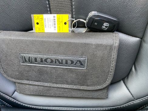 Certified 2025 Honda Pilot Touring image 38