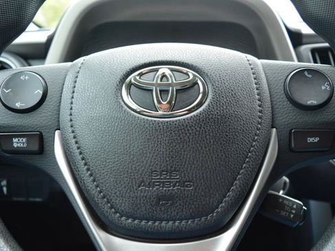 Used 2016 Toyota RAV4 LE FWD image 19