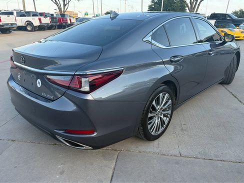Used 2019 Lexus ES 350 w/ Premium Package FWD image 3
