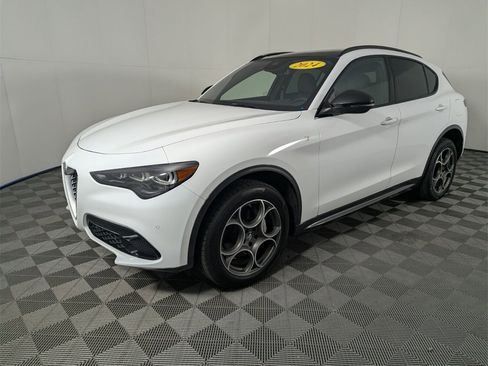 Used 2024 Alfa Romeo Stelvio Ti image 9