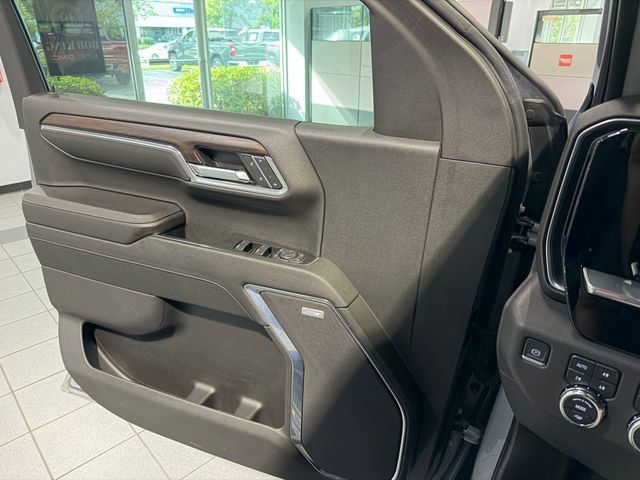 Used 2023 GMC Sierra 1500 SLT w/ SLT Premium Plus Package AWD/4WD image 28