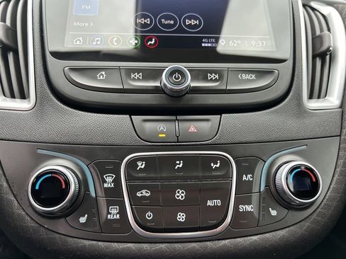 Used 2025 Chevrolet Malibu LT image 25