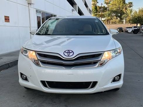Used 2014 Toyota Venza LE FWD image 2