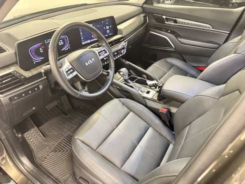 Used 2025 Kia Telluride EX w/ EX Captain's Chair Package FWD image 9