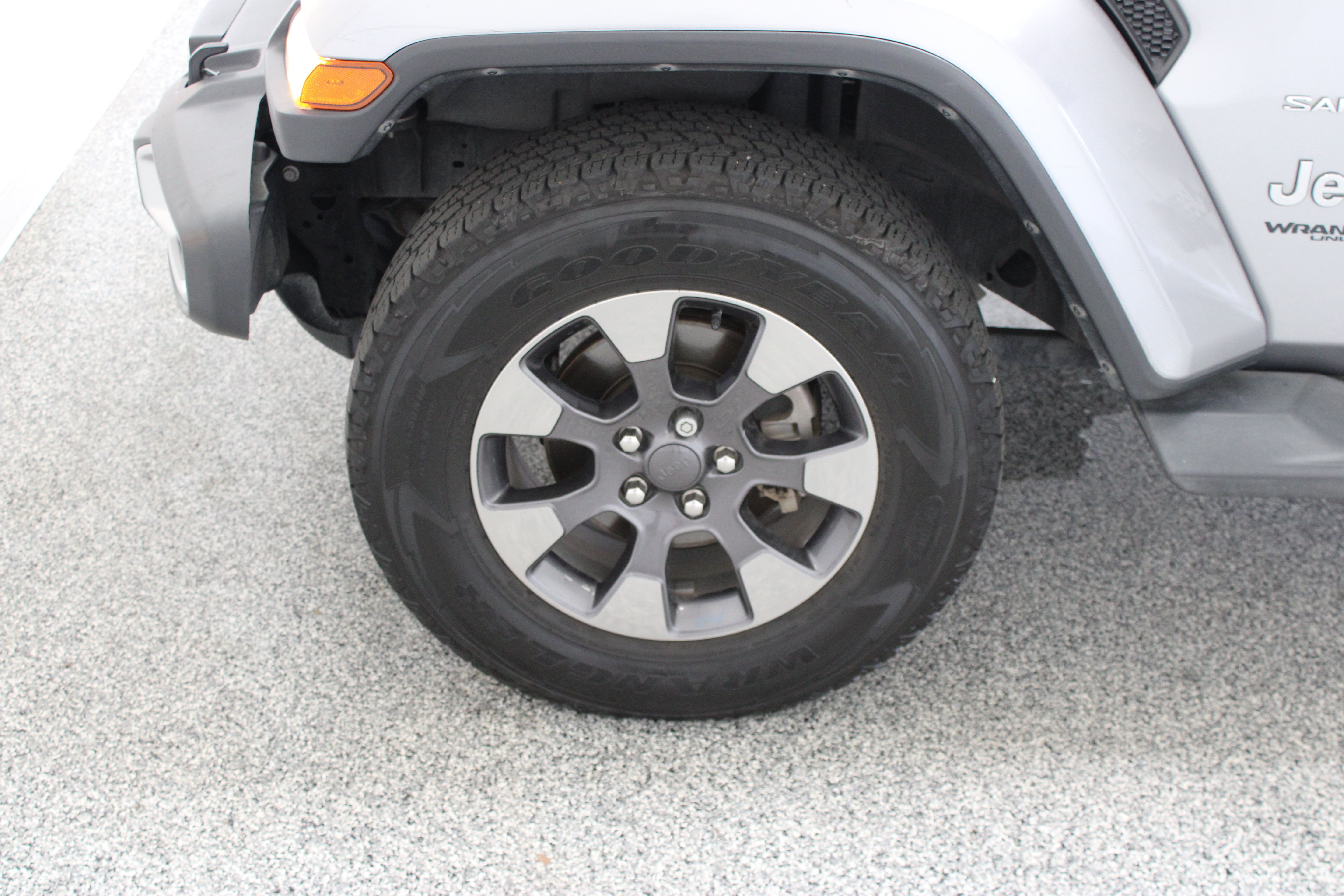Used 2018 Jeep Wrangler Unlimited Sahara AWD/4WD image 11