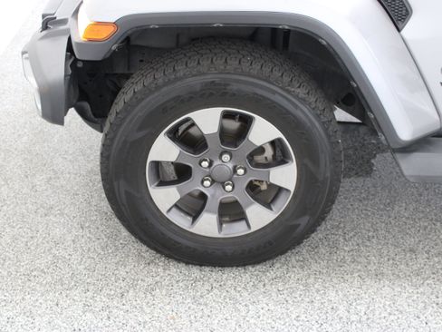 Used 2018 Jeep Wrangler Unlimited Sahara AWD/4WD image 11
