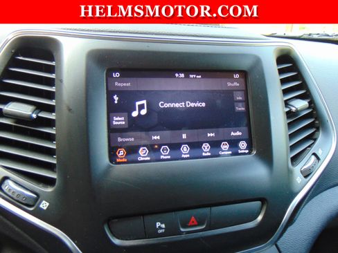 Used 2020 Jeep Cherokee Latitude Plus w/ Comfort/Convenience Group image 25