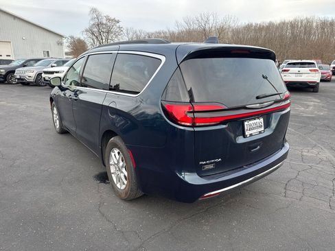 Used 2022 Chrysler Pacifica Touring-L image 5