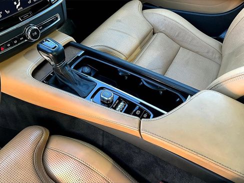 Used 2018 Volvo S90 T6 Inscription w/ Convenience Package image 15