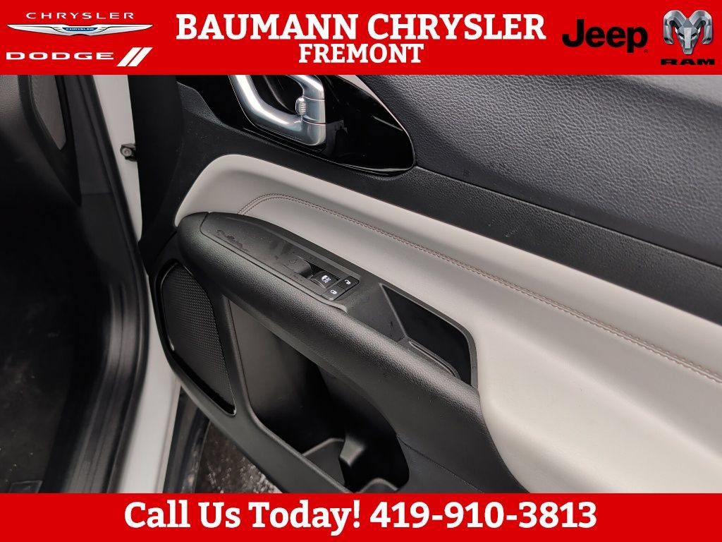 Used 2023 Jeep Compass Limited AWD/4WD image 11