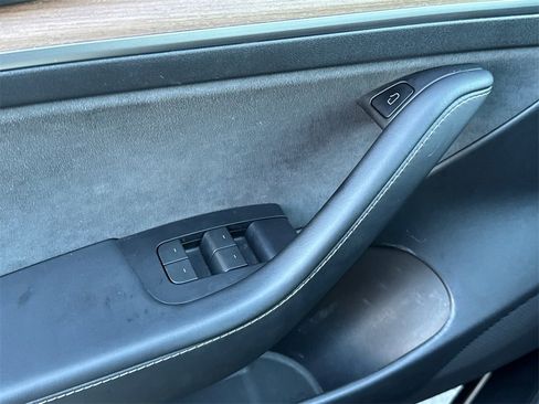 Used 2023 Tesla Model 3 Standard Range image 20