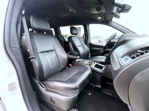 Used 2018 Dodge Grand Caravan GT FWD image 16