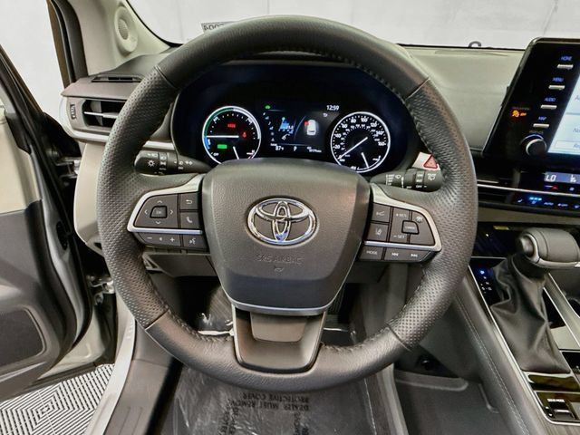 Used 2024 Toyota Sienna Limited AWD/4WD image 11