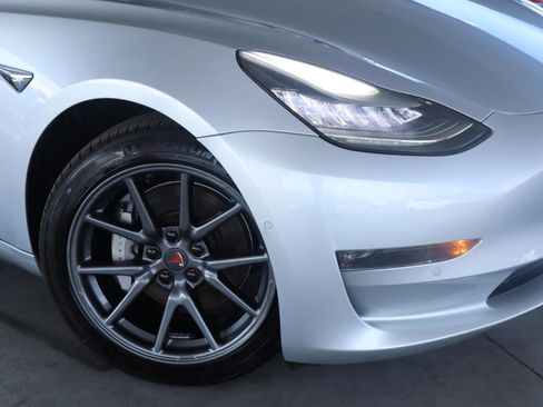Used 2018 Tesla Model 3 Long Range RWD image 4