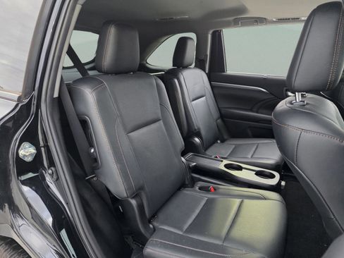 Used 2019 Toyota Highlander Limited image 21