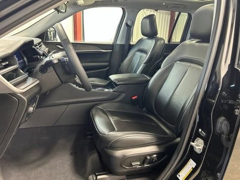 Used 2023 Jeep Grand Cherokee 4WD 4xe image 13