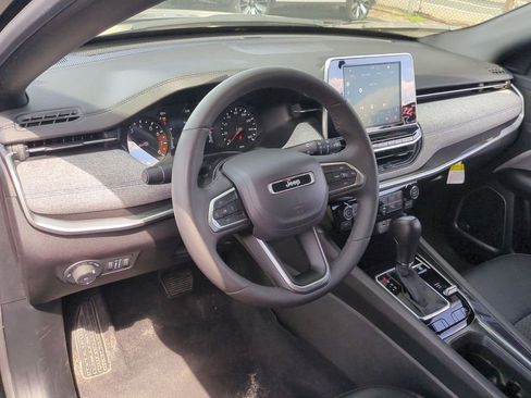 Used 2025 Jeep Compass Latitude w/ Sun & Sound Group AWD/4WD image 13