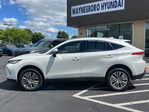 Used 2022 Toyota Venza XLE AWD/4WD image 4