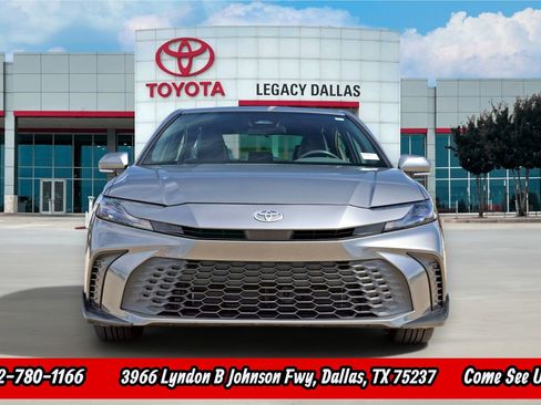 Used 2025 Toyota Camry SE FWD image 6