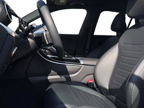 Used 2025 Mercedes-Benz GLC 300 image 10