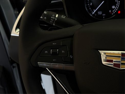 Used 2025 Cadillac XT6 Luxury image 28