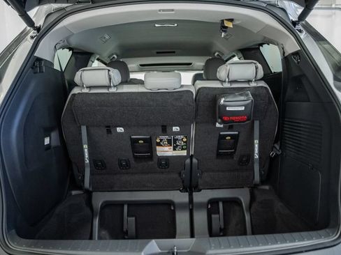 Used 2026 Toyota Sienna XLE FWD image 6