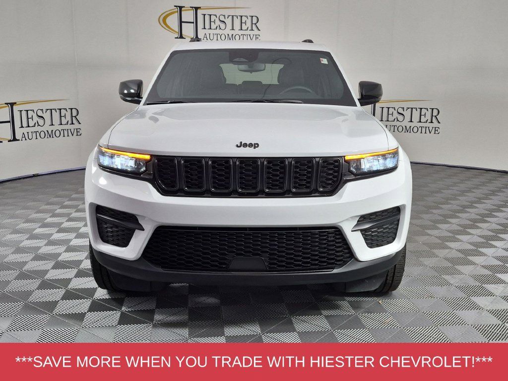 Used 2024 Jeep Grand Cherokee Altitude AWD/4WD image 9