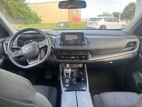 Used 2025 Nissan Rogue SV FWD image 34