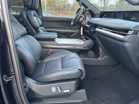 New 2025 Lincoln Navigator Reserve w/ Jet Appearance Package image 13