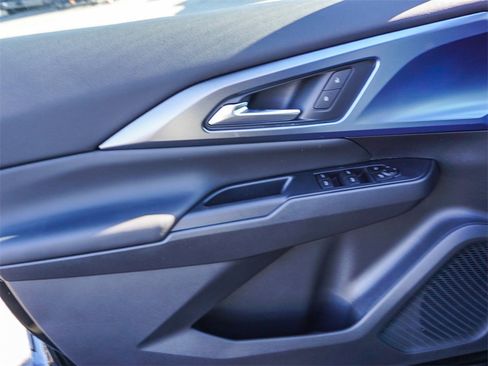 New 2026 Chevrolet Equinox EV LT image 18