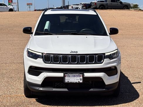 Used 2023 Jeep Compass Latitude w/ Sun and Sound Group AWD/4WD image 8