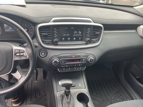 Used 2020 Kia Sorento S FWD image 17