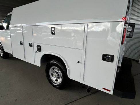New 2025 Chevrolet Express 3500 w/ Power Convenience Package image 22