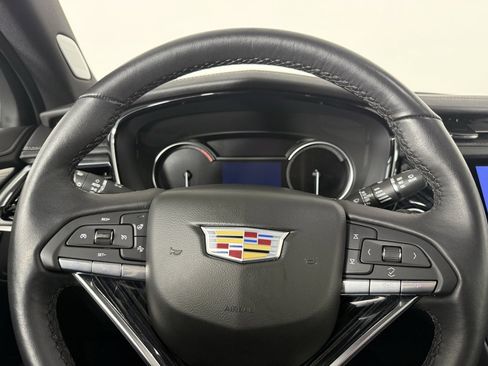 Used 2025 Cadillac XT6 Premium Luxury image 21
