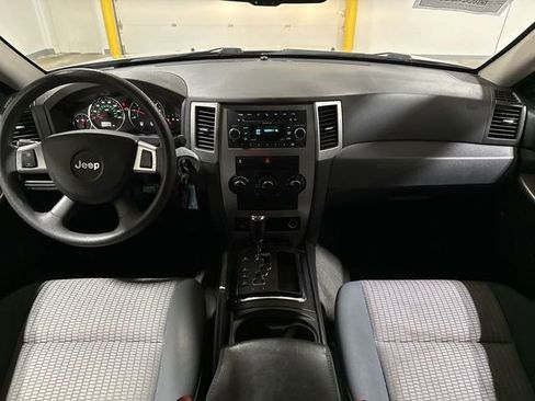 Used 2010 Jeep Grand Cherokee Laredo AWD/4WD image 10