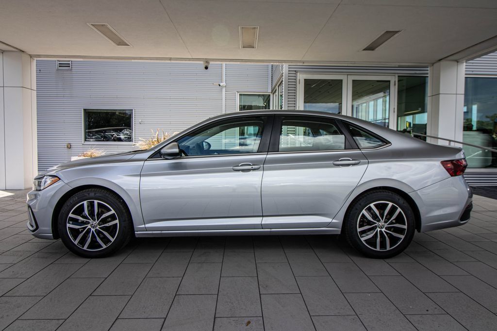 Certified 2026 Volkswagen Jetta SE FWD image 11