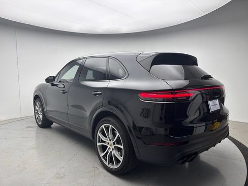 Certified 2022 Porsche Cayenne Platinum Edition AWD/4WD image 3