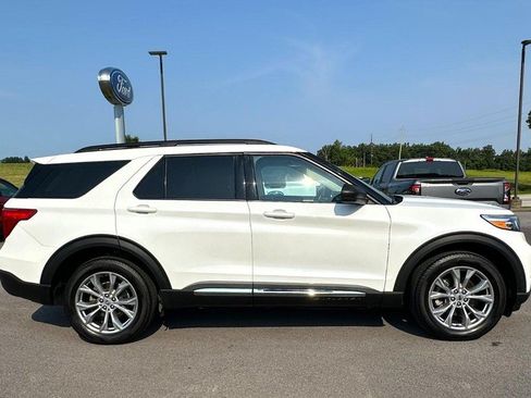 Used 2023 Ford Explorer XLT w/ Equipment Group 202A AWD/4WD image 2