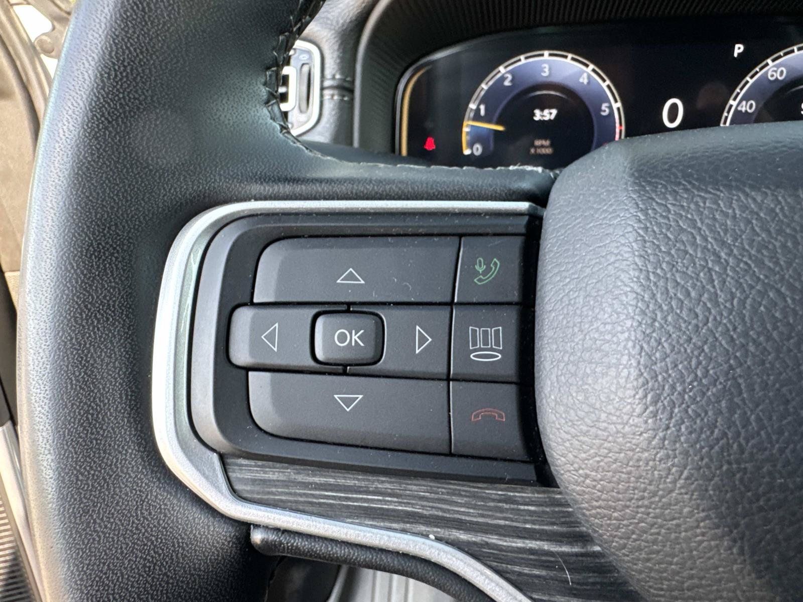 Used 2023 Jeep Wagoneer L Series II AWD/4WD image 37