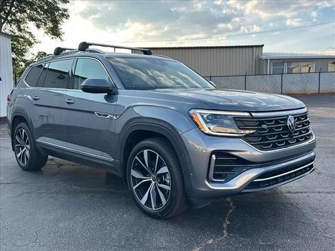 Used 2024 Volkswagen Atlas SEL Premium R-Line AWD/4WD image 2