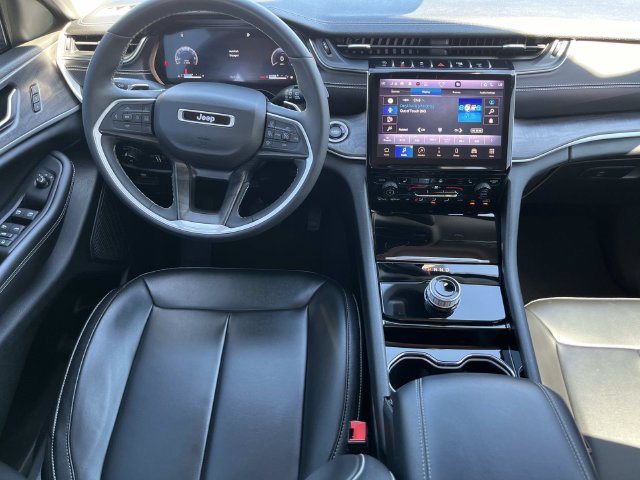 Used 2023 Jeep Grand Cherokee Limited RWD image 15