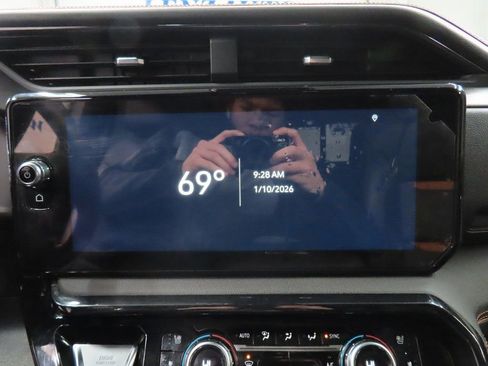 Used 2025 GMC Sierra 2500 AT4 image 13