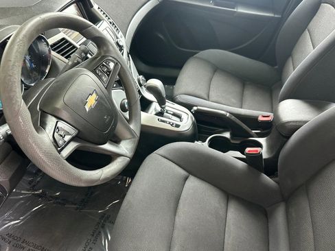 Used 2015 Chevrolet Cruze LT FWD image 4