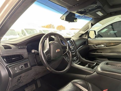 Used 2020 Cadillac Escalade ESV Platinum image 7