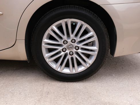 Used 2014 Lexus ES 350 w/ Luxury Package FWD image 17