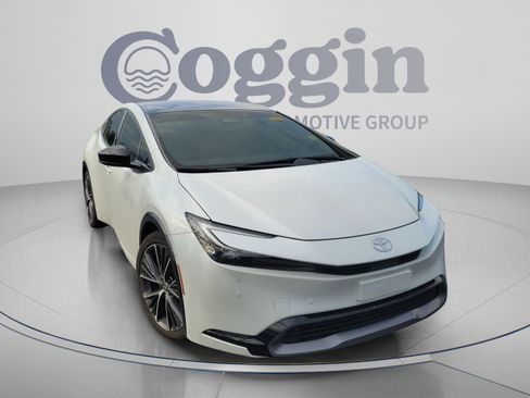 Used 2025 Toyota Prius Limited w/ Limited Premium Package FWD image 8
