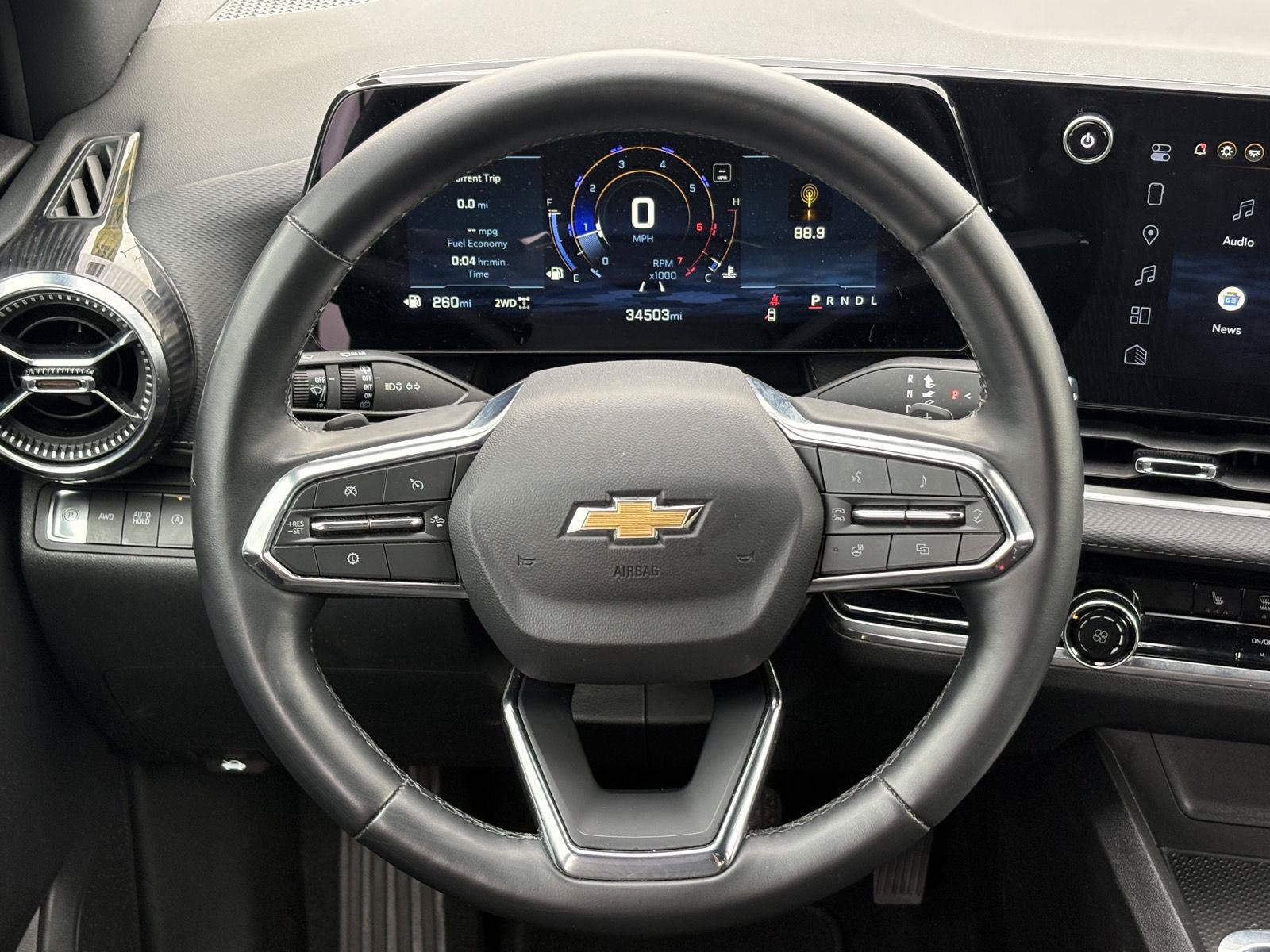 Used 2025 Chevrolet Equinox LT AWD/4WD image 11