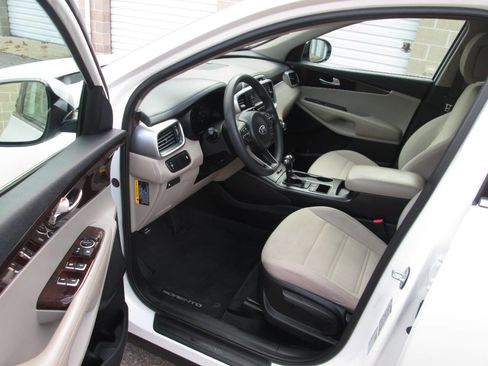 Used 2016 Kia Sorento LX image 14