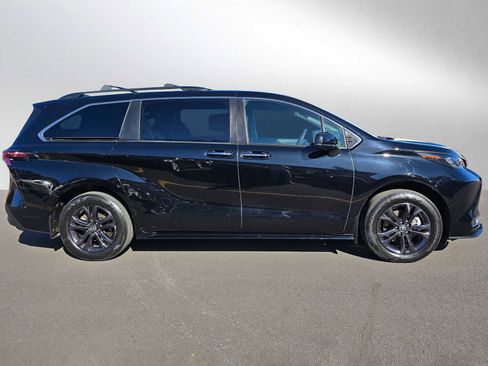 Used 2024 Toyota Sienna XLE Woodland Edition AWD/4WD image 2